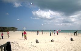 Melanie and kids flying workshop kites